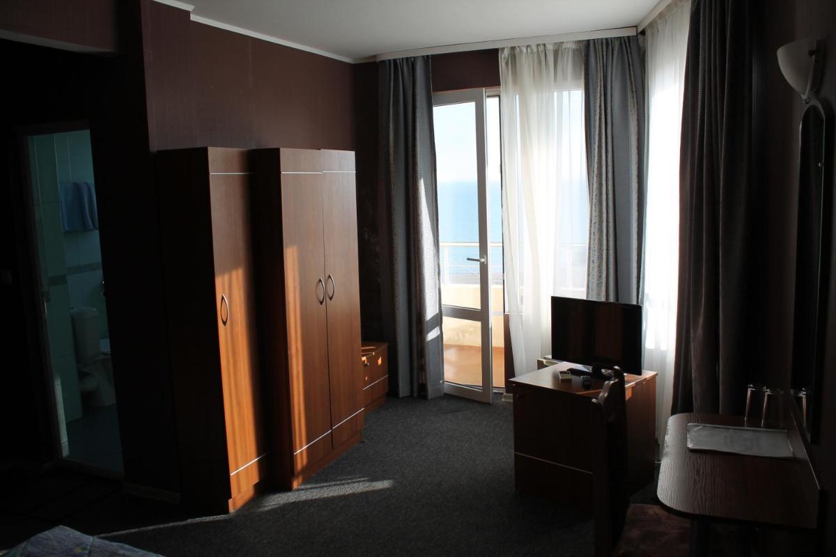 Family Hotel Lazuren Briag - Housity