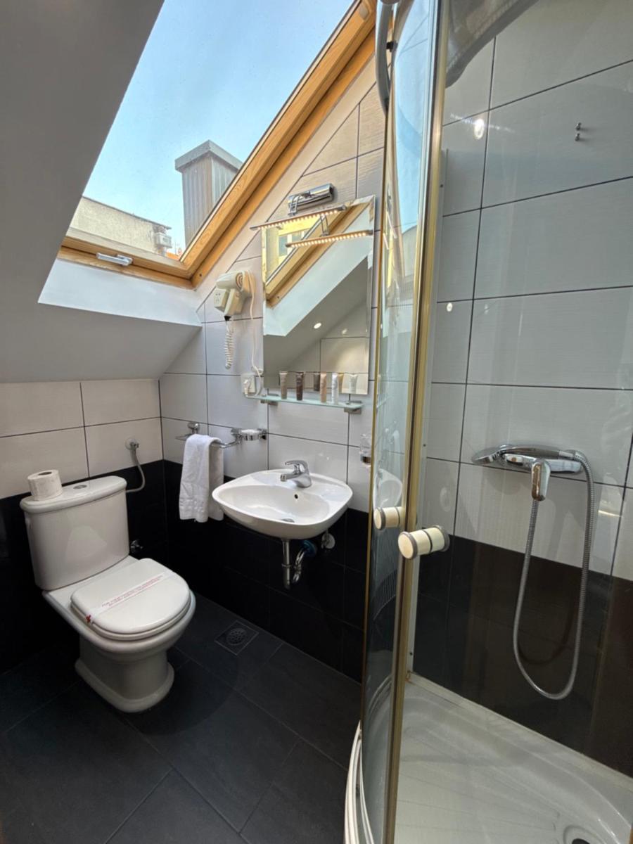 Deluxe Nortel Hotel - Housity
