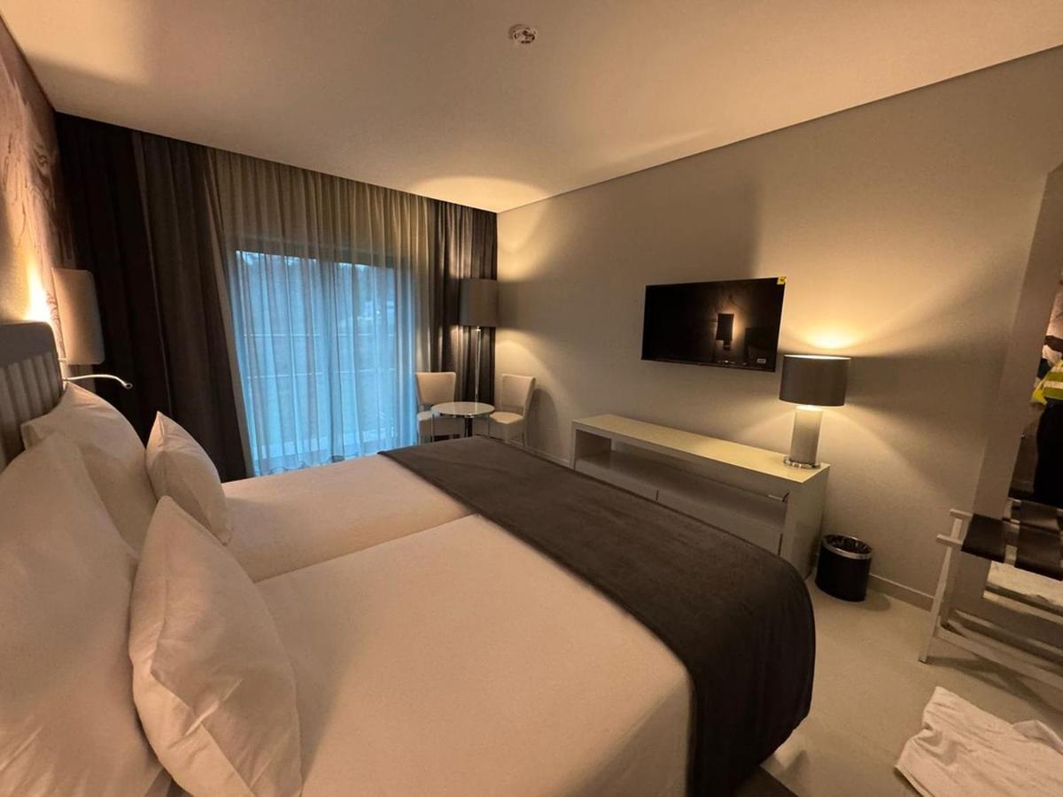 Uma cama ou camas num quarto em Vila Gale Collection Ponte de Lima