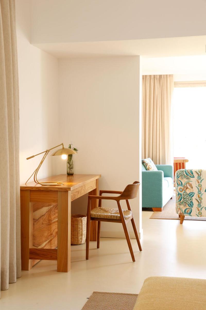 Uma área de estar em Praia do Canal Nature Retreat - Small Luxury Hotels of the World