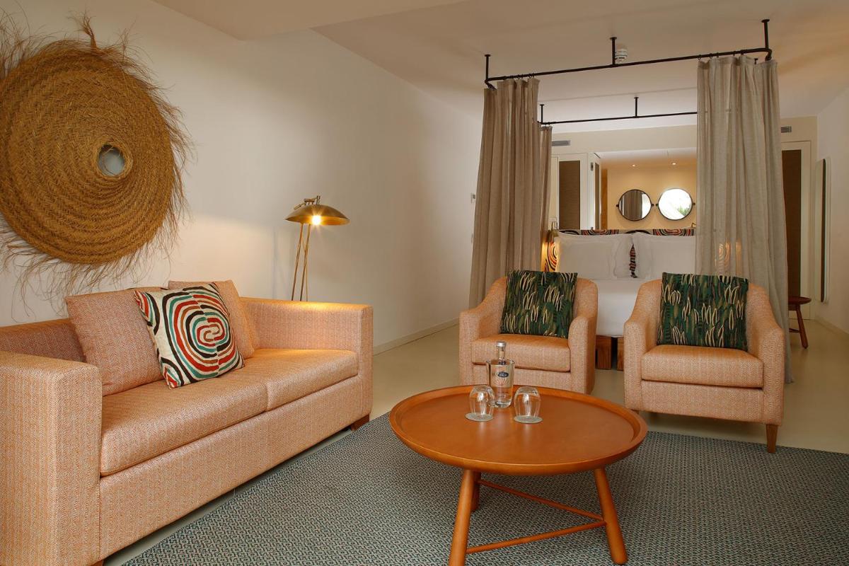 Uma área de estar em Praia do Canal Nature Retreat - Small Luxury Hotels of the World