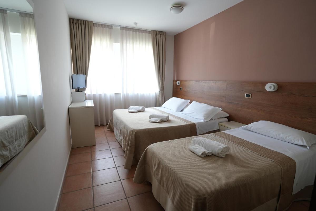 Hotel Riggioni - Housity