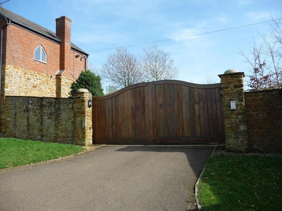 Grooms Cottage - Housity