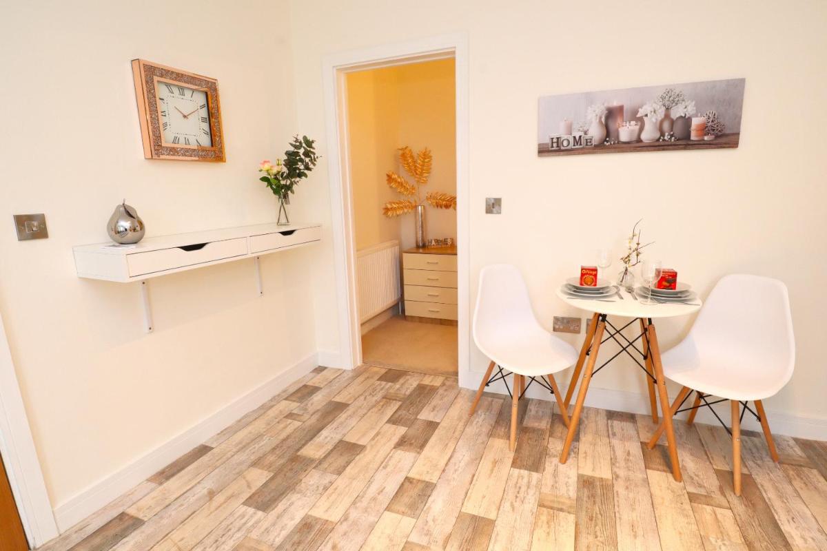 Modern, Stylish One bedroom with Garden, Free Parking Long stay Welcome - Hizvo