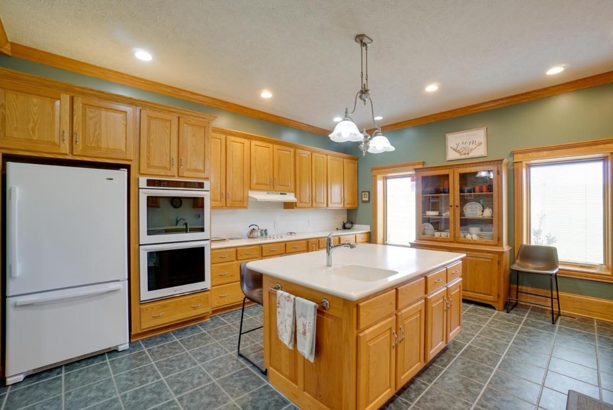 Vast McArthur Home Near Wayne National Forest - Housity