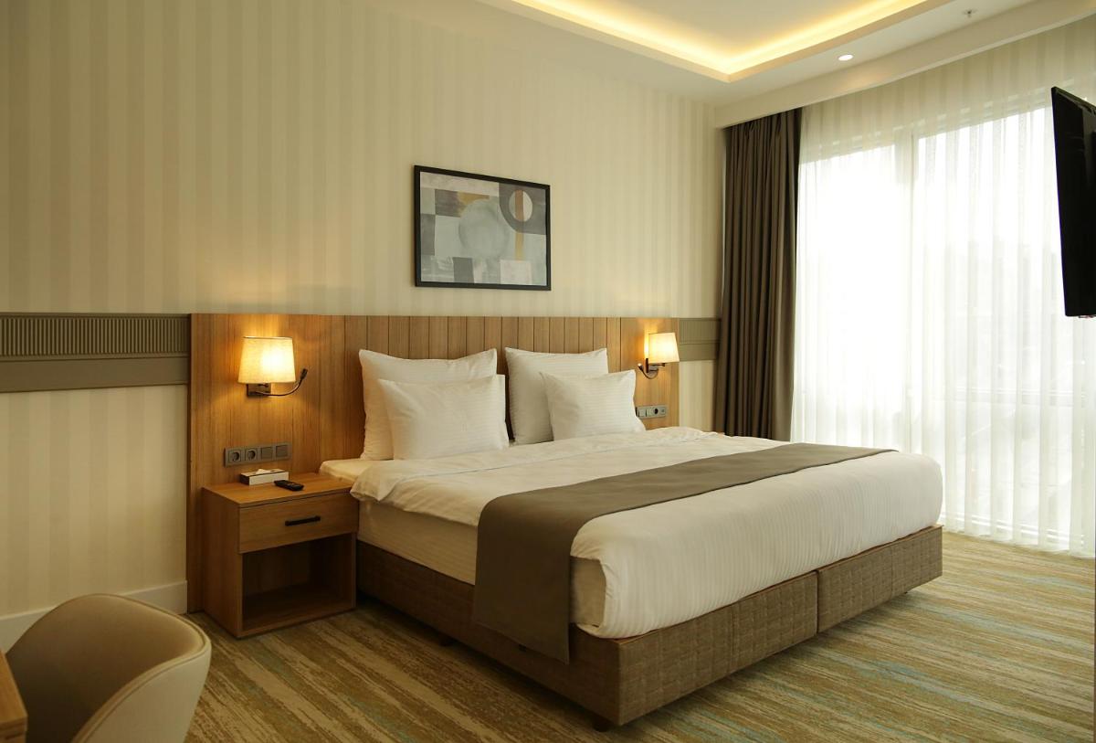 Tress Hotel - Housity
