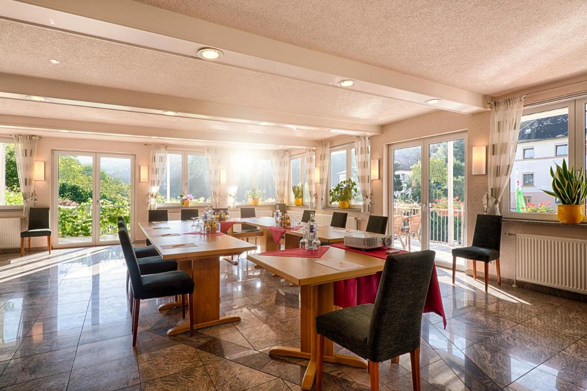 Hotel Weinberg-Schlößchen - Housity