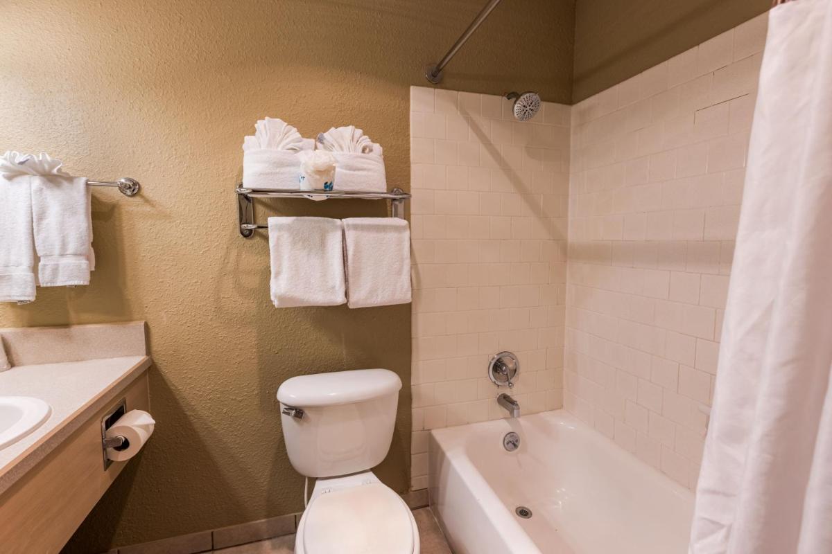 Ebb Tide Oceanfront Inn - Housity