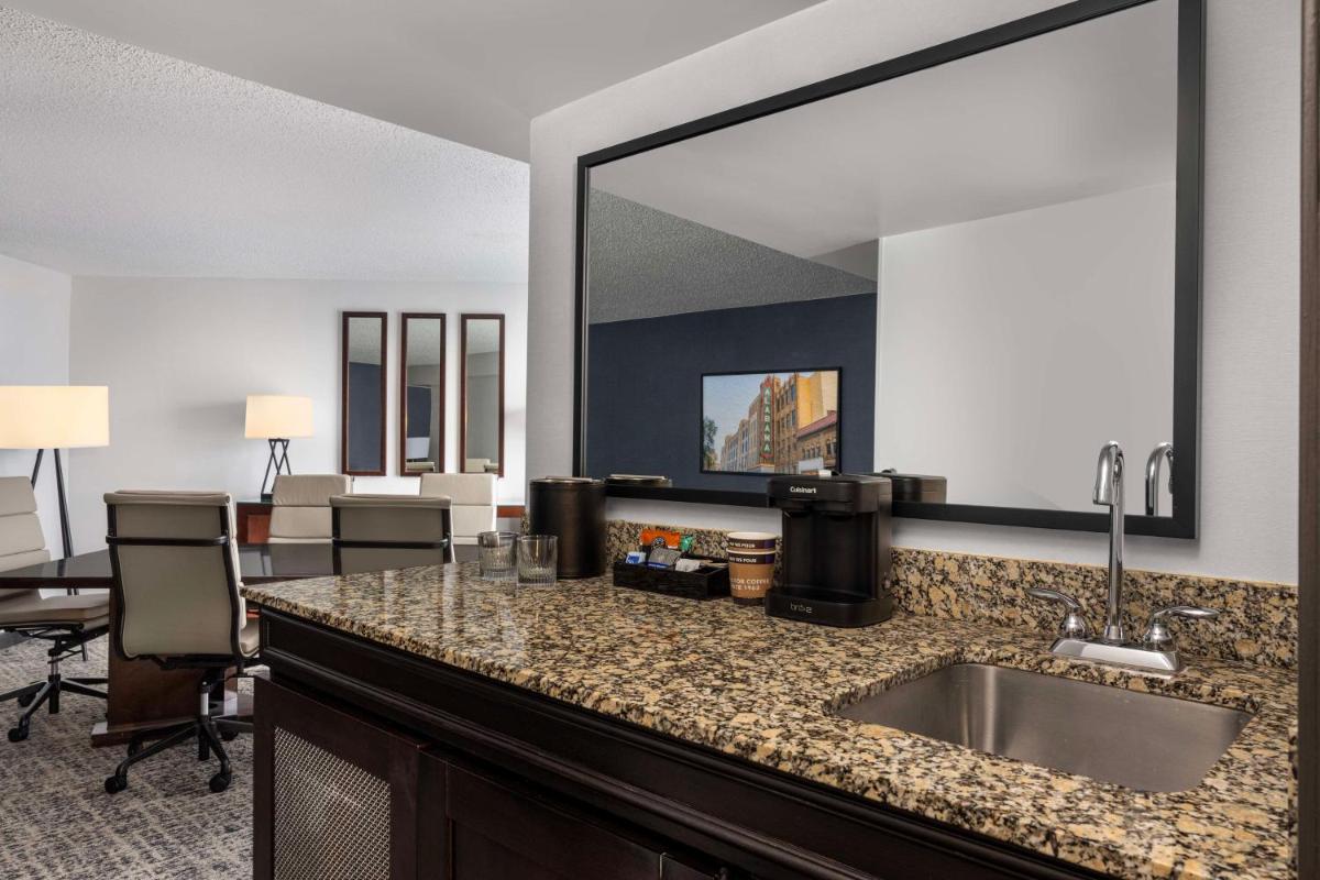 Embassy Suites Birmingham - Housity