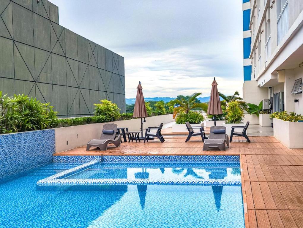Tinch@Inspiria Cozy Centrally Located Studio Unit with Balcony in the heart of Davao City. Beside Abreeza Mall - Hizvo