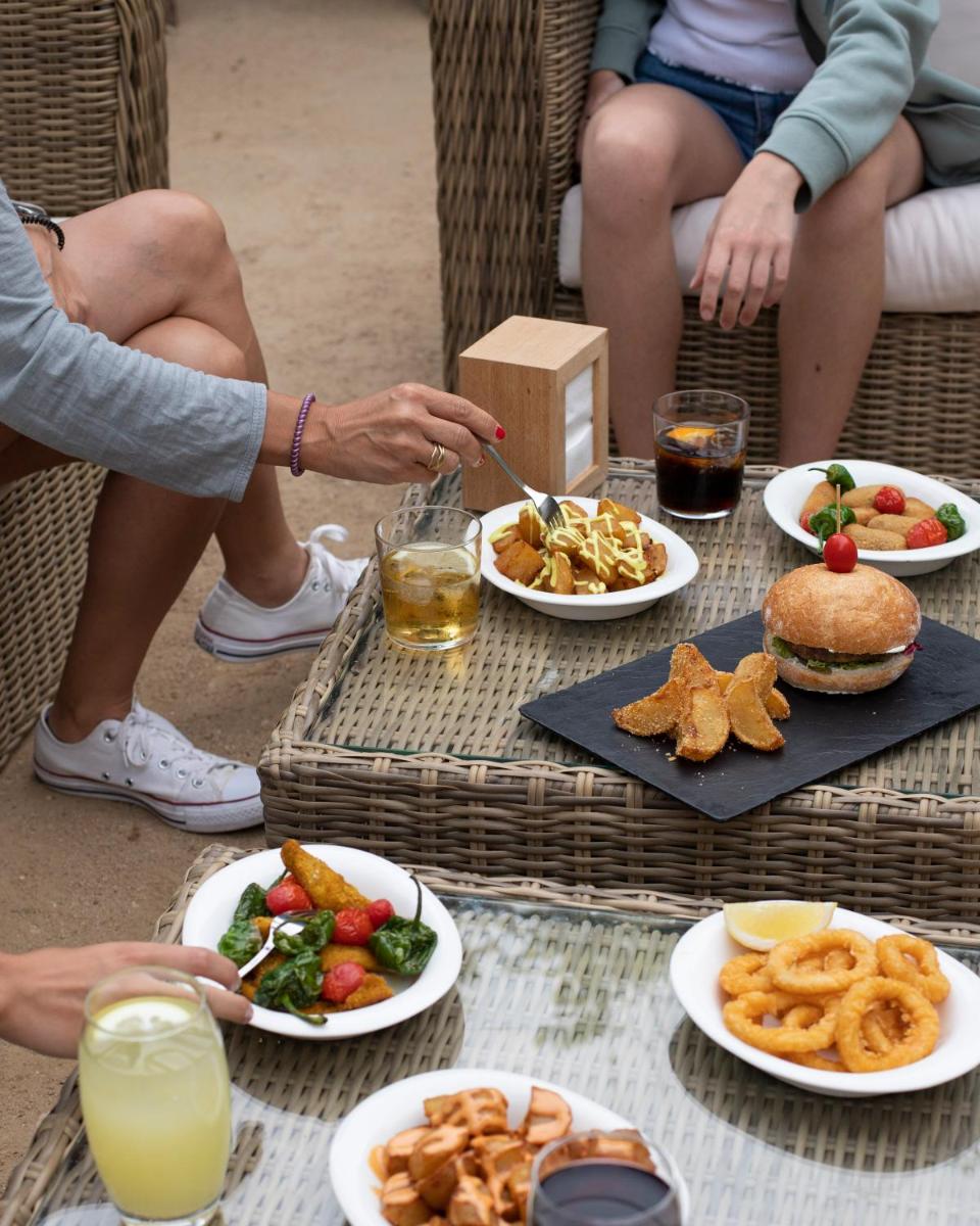 Comida en o cerca de este hotel