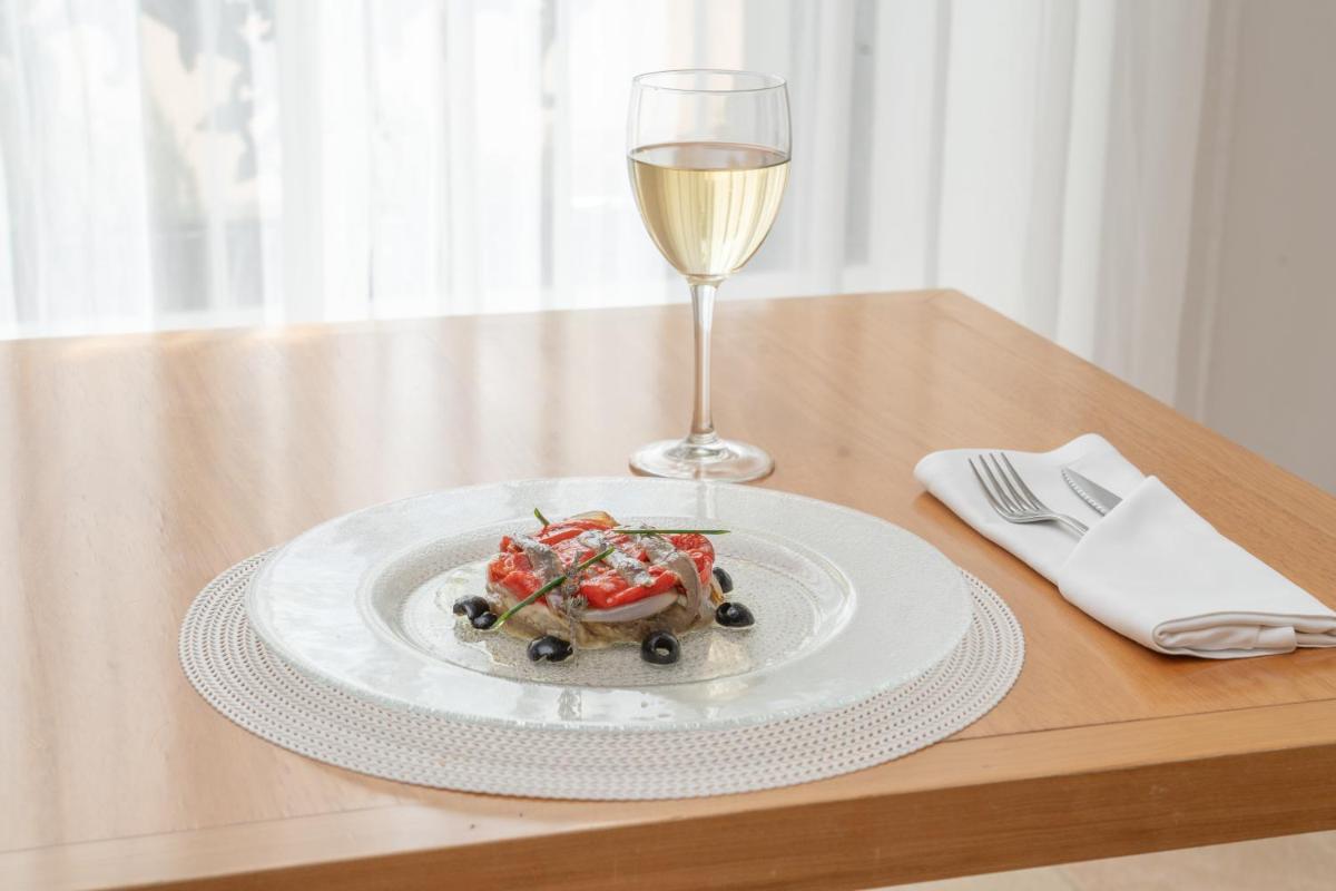 Comida en o cerca de este hotel