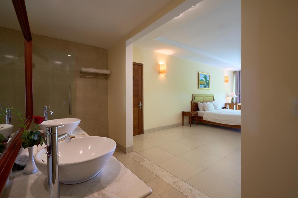 Lang Co Beach Resort - Housity