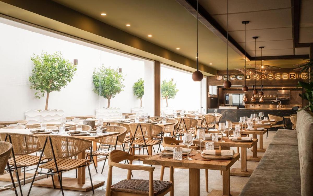 Un restaurante o sitio para comer en Lago Resort Menorca - Suites del Lago Adults Only