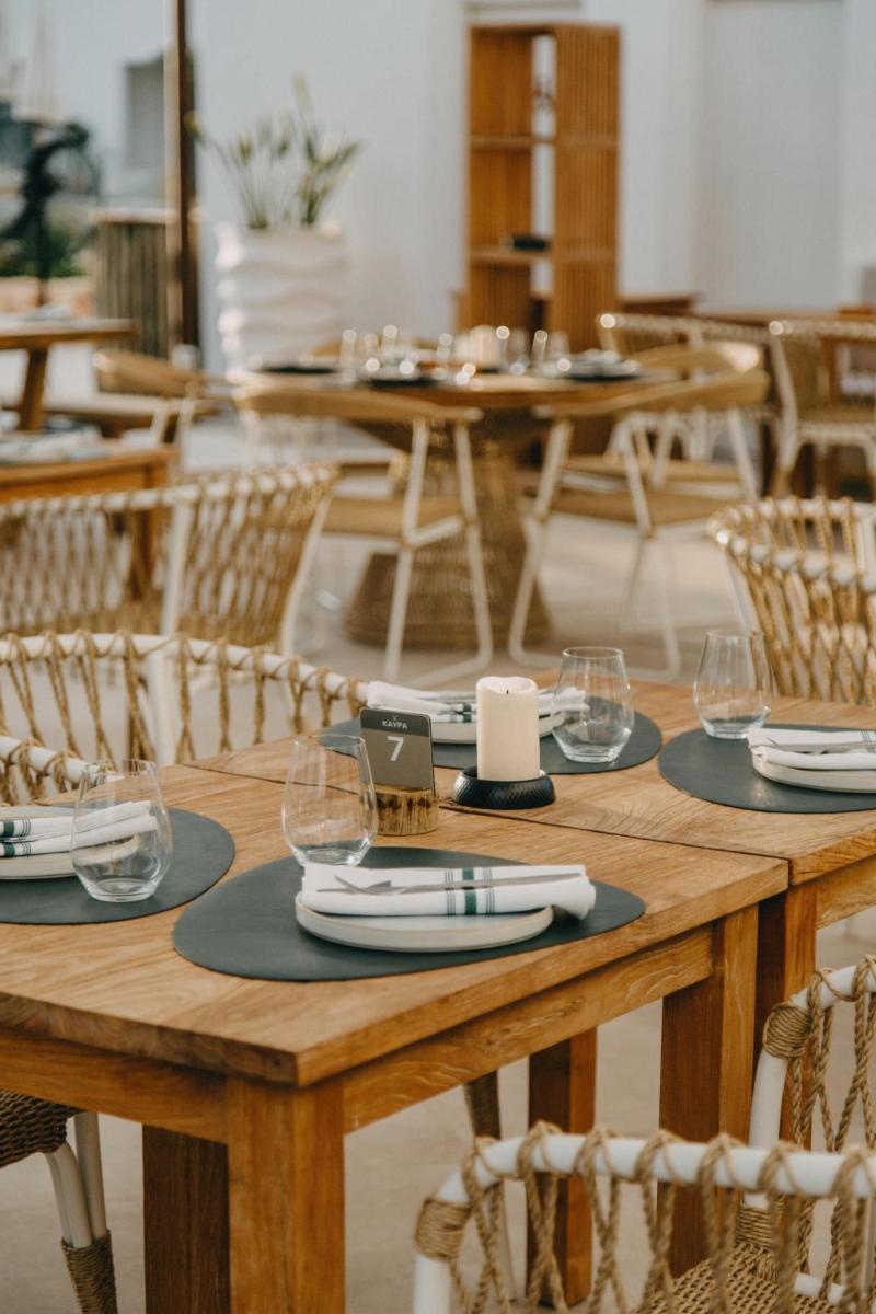 Un restaurante o sitio para comer en Lago Resort Menorca - Suites del Lago Adults Only