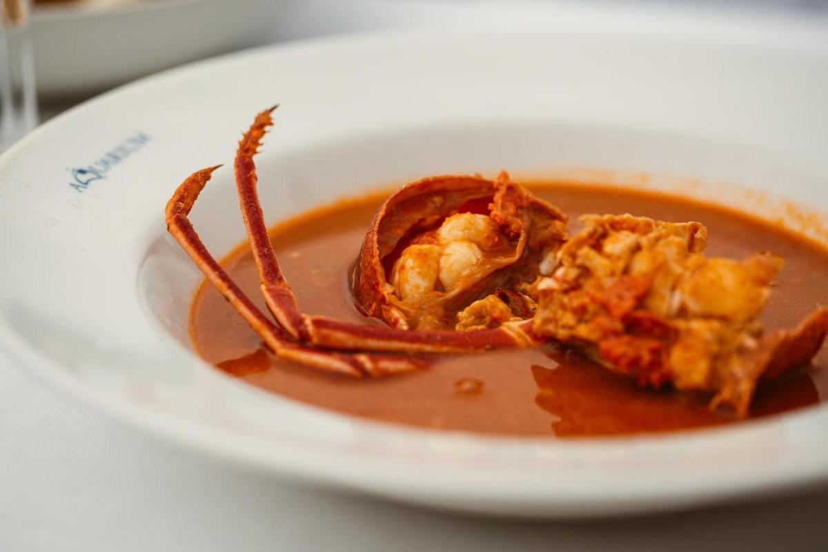 Comida en o cerca de este hotel