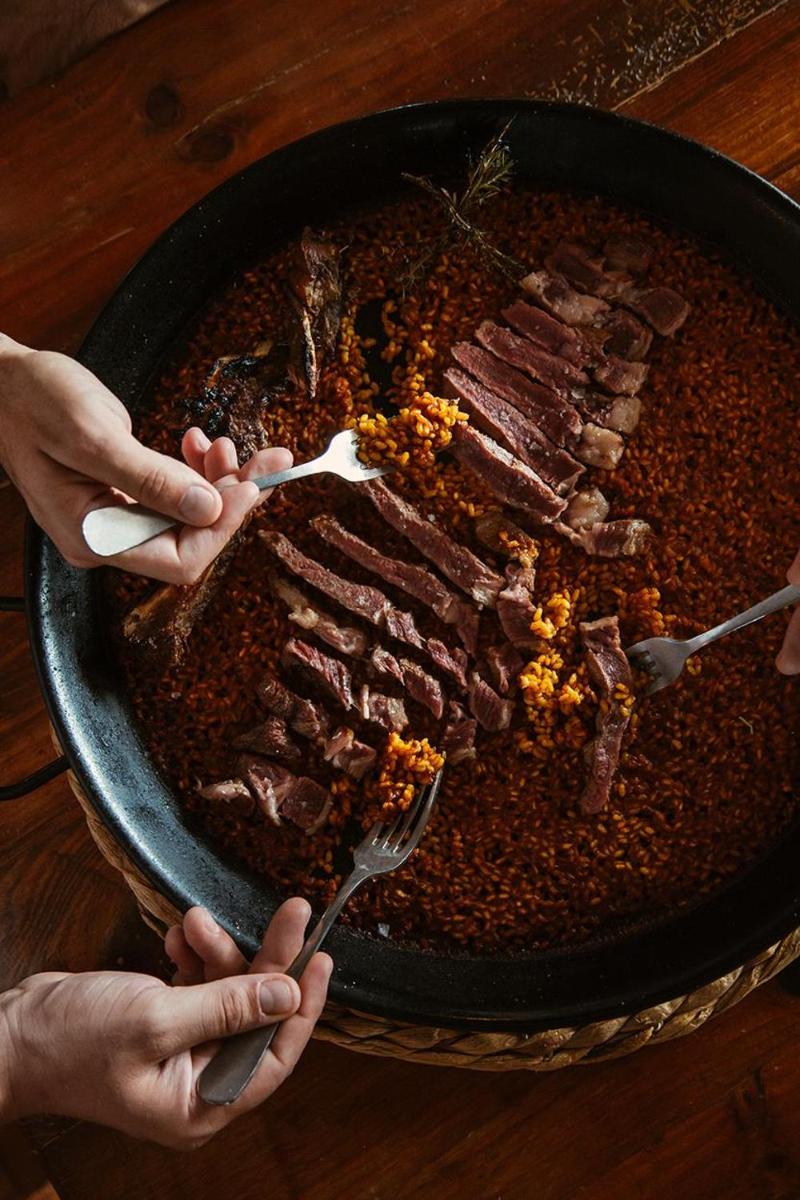 Comida en o cerca de este hotel