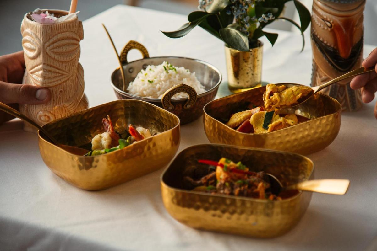 Comida en o cerca de este hotel