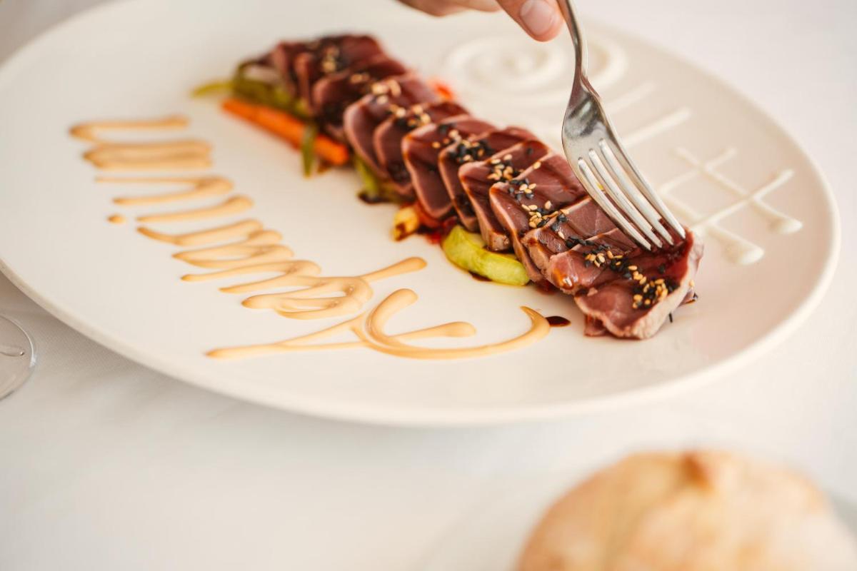 Comida en o cerca de este hotel