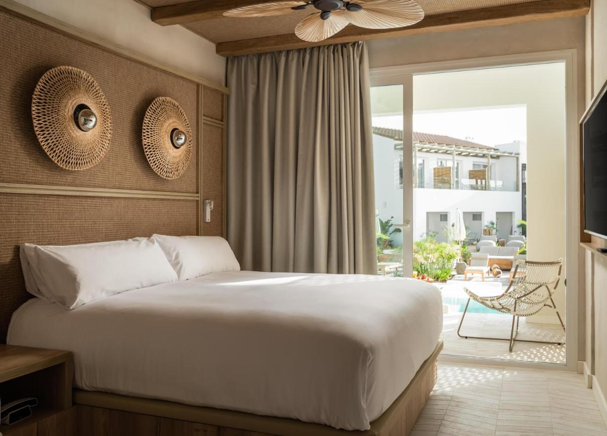 Cama o camas de una habitación en Lago Resort Menorca - Suites del Lago Adults Only