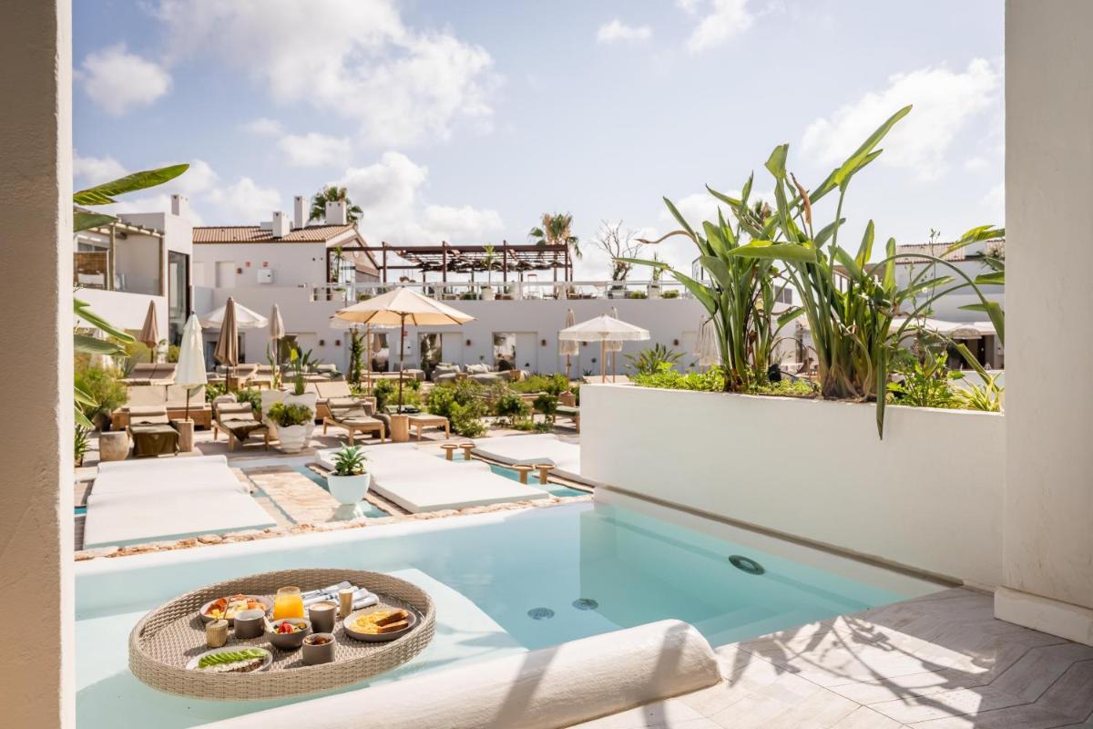 Piscina en o cerca de Lago Resort Menorca - Suites del Lago Adults Only