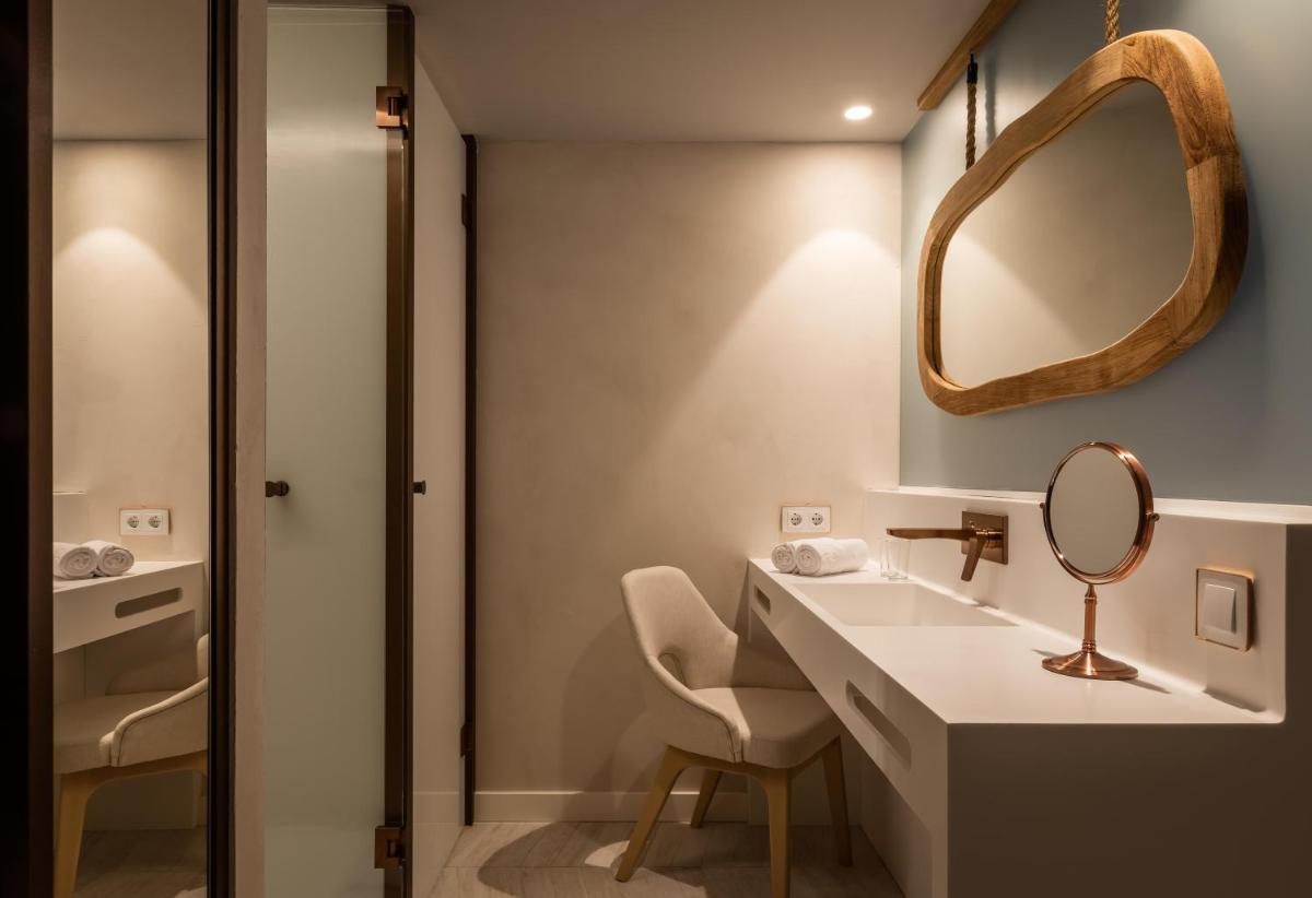 Imagen de la galería de Lago Resort Menorca - Suites del Lago Adults Only, en Cala'n Bosch