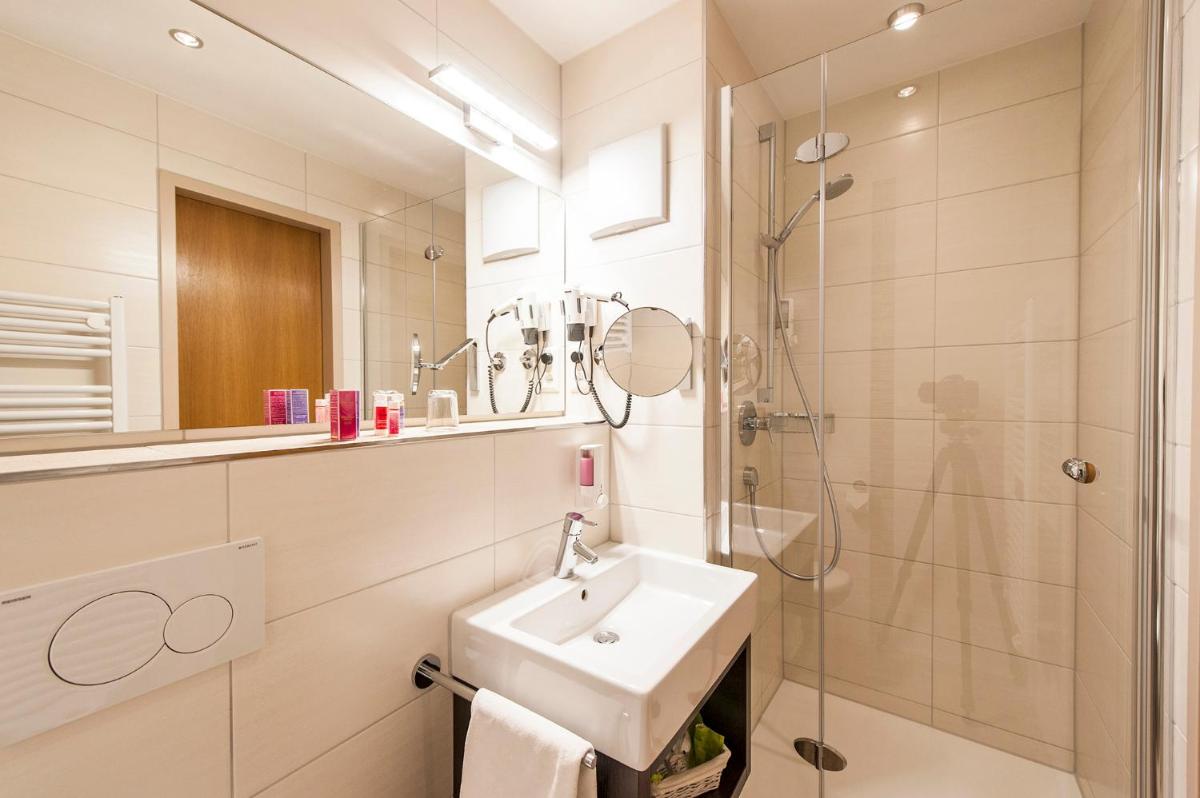 Garni Hotel Schumacher - Housity