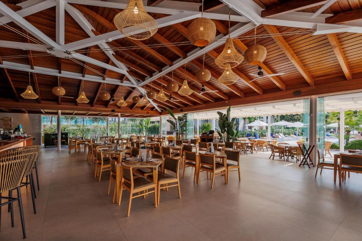 Un restaurante o sitio para comer en Blau Colònia Sant Jordi
