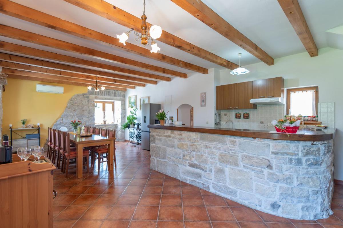 Vila Rimanici, a wonderful and sunny pet friendly villa - Housity