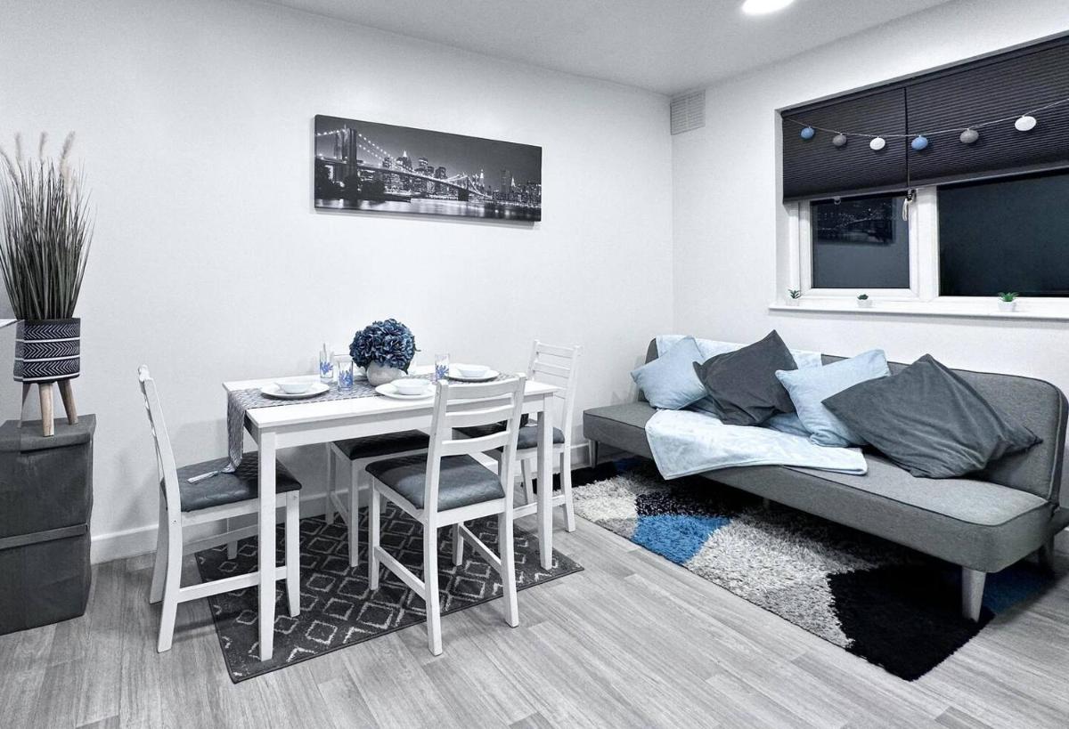Cosy Contemporary Apartment - Brimsdown, Enfield - Housity