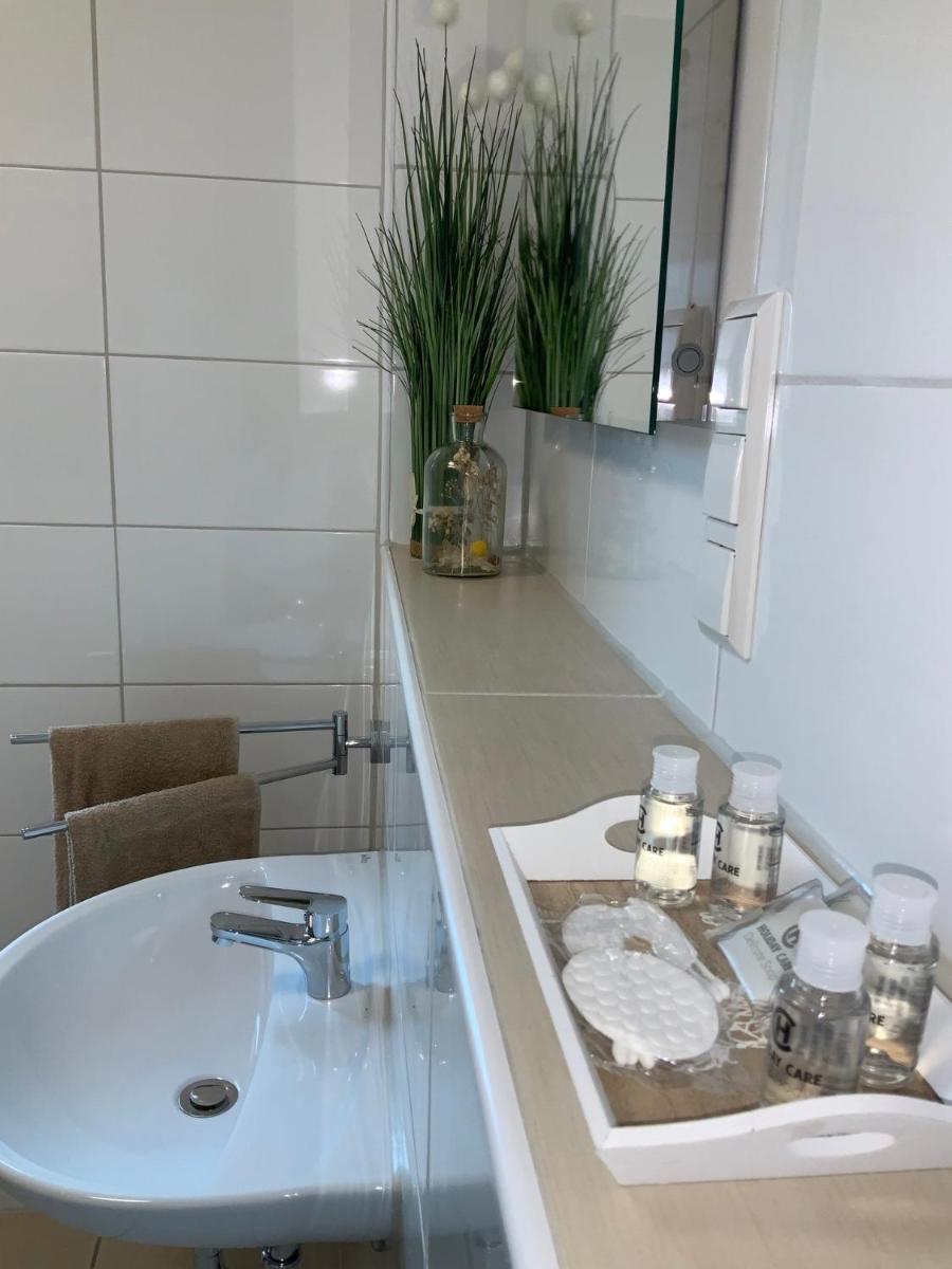 Ruhige 5 Sterne Ferienwohnung Terrasse & Aussicht stilvoll & modern - Housity
