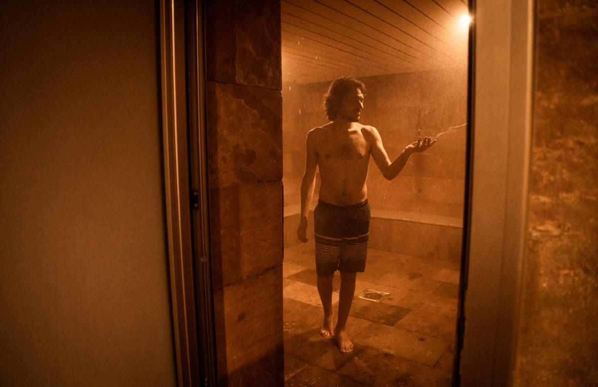 Un baño de Salugral Termal Resort