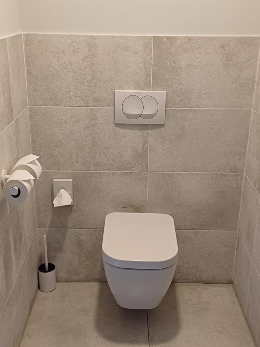 Salle de bains dans l'établissement Eco-Domaine La Fontaine - HOTEL-SPA - 300 m Plage de la Fontaine aux Bretons