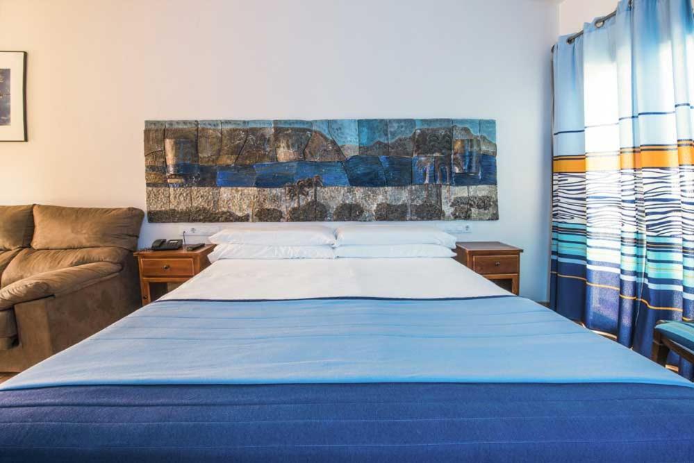 Cama o camas de una habitación en Hotel de Naturaleza Rodalquilar & Spa Cabo de Gata