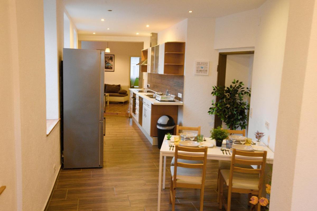 Das Haus am Bach - Schöne große moderne Wohnung mit Terrasse - Housity