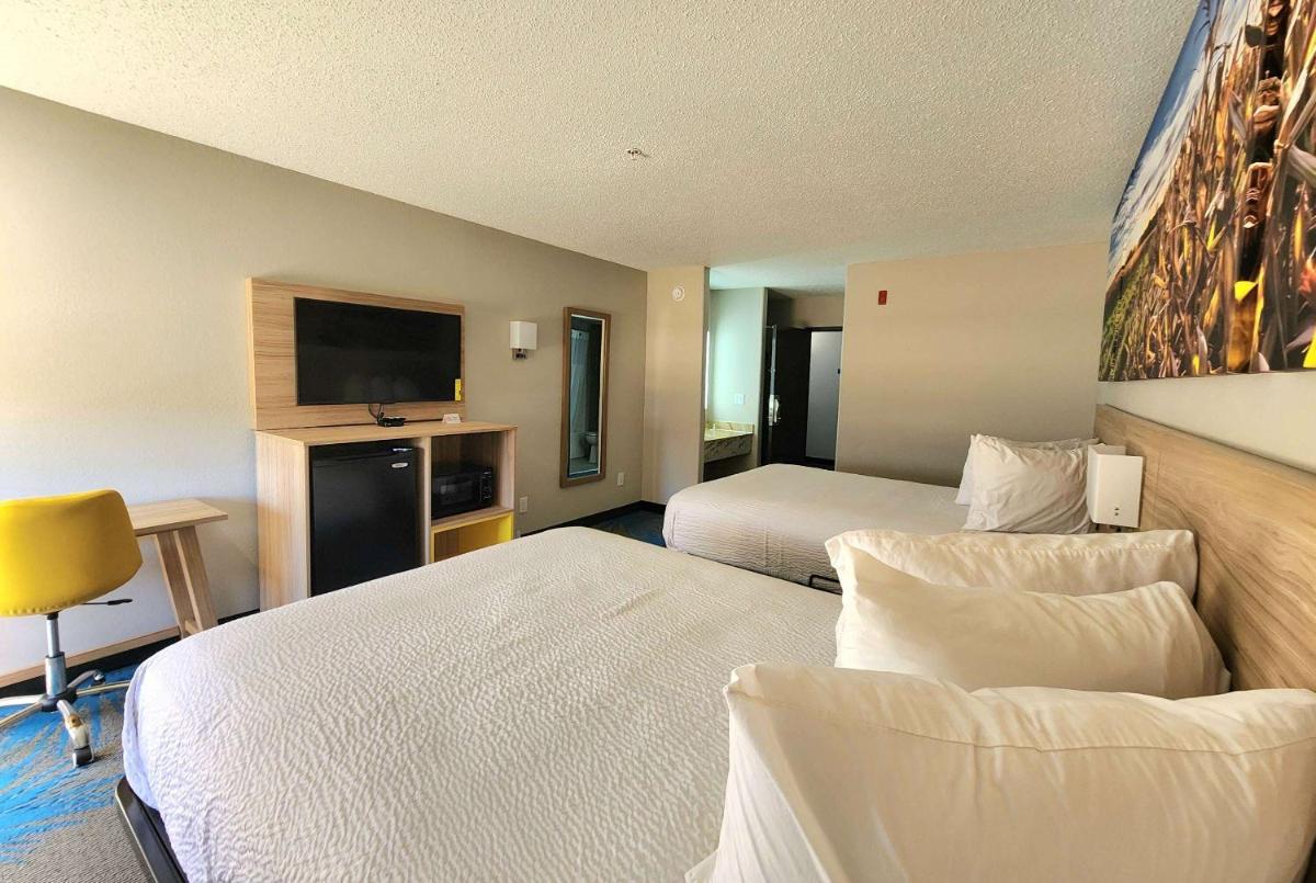 Days Inn & Suites by Wyndham New Iberia - Housity