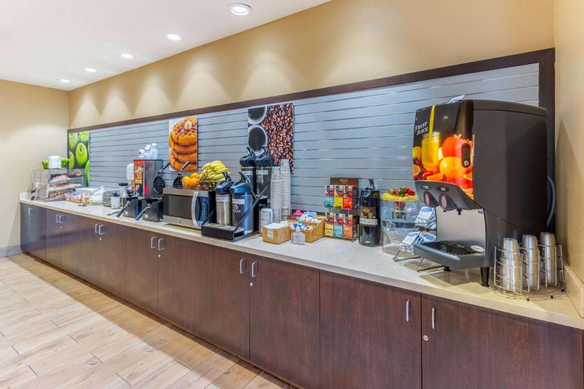 La Quinta by Wyndham Carlsbad - Housity