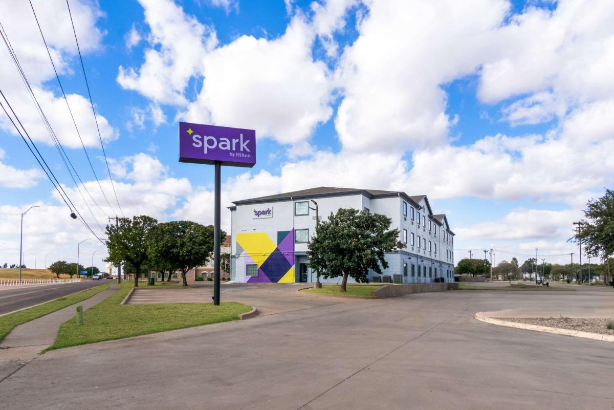 Spark by Hilton Wichita Falls - Housity