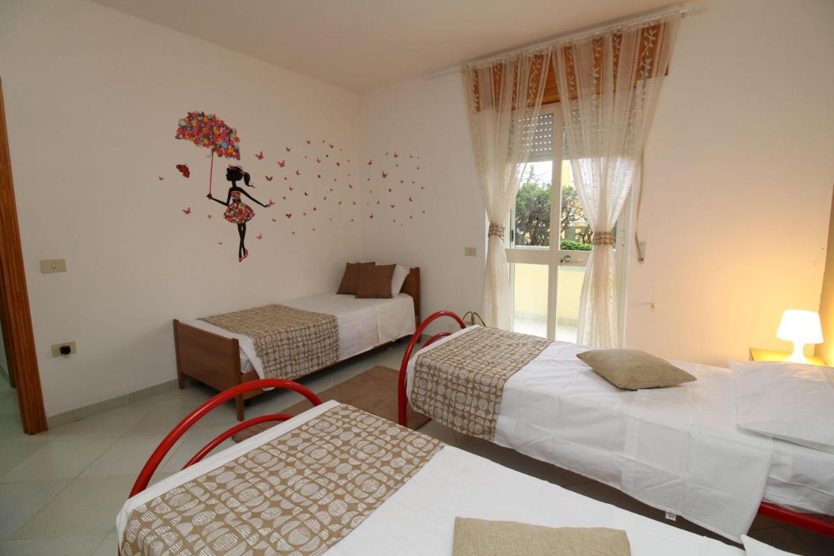 Holiday-House-Camelia-600-meters-from-the-beach - Housity