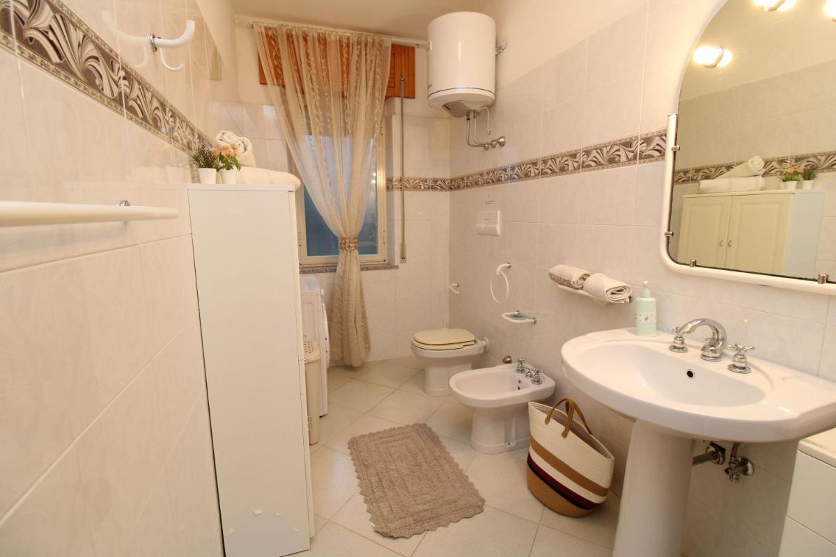 Holiday-House-Camelia-600-meters-from-the-beach - Housity