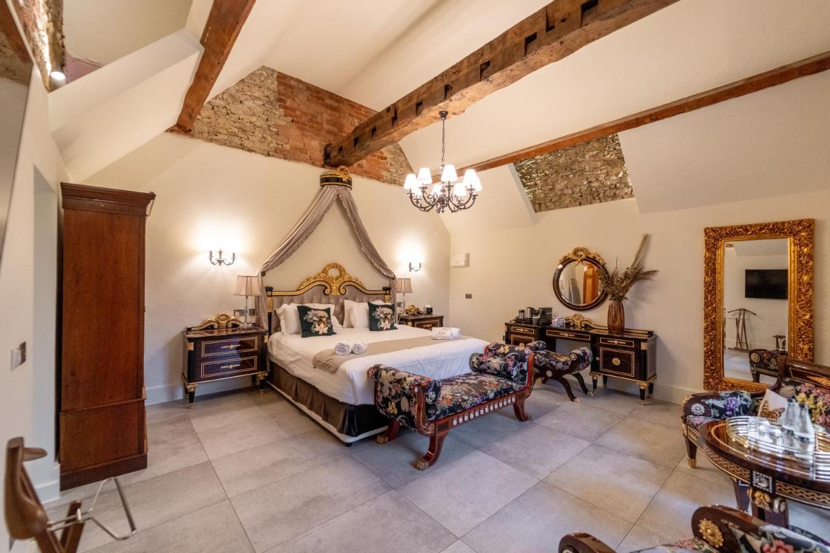 Weston Manor Hotel - Housity