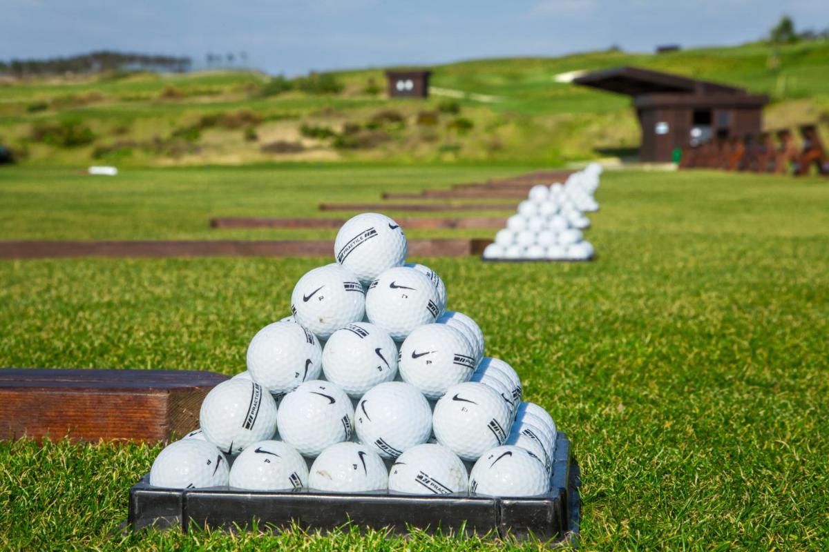 As comodidades de golfe no hotel ou nas proximidades