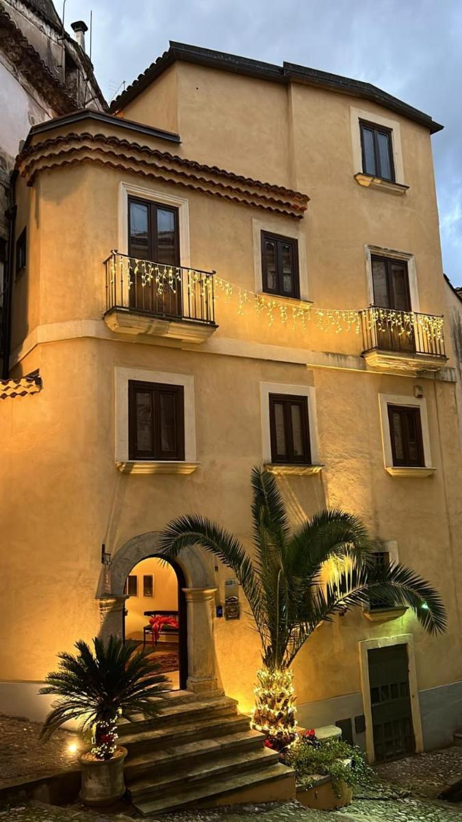 Domus Telesio Bed & Breakfast - Housity