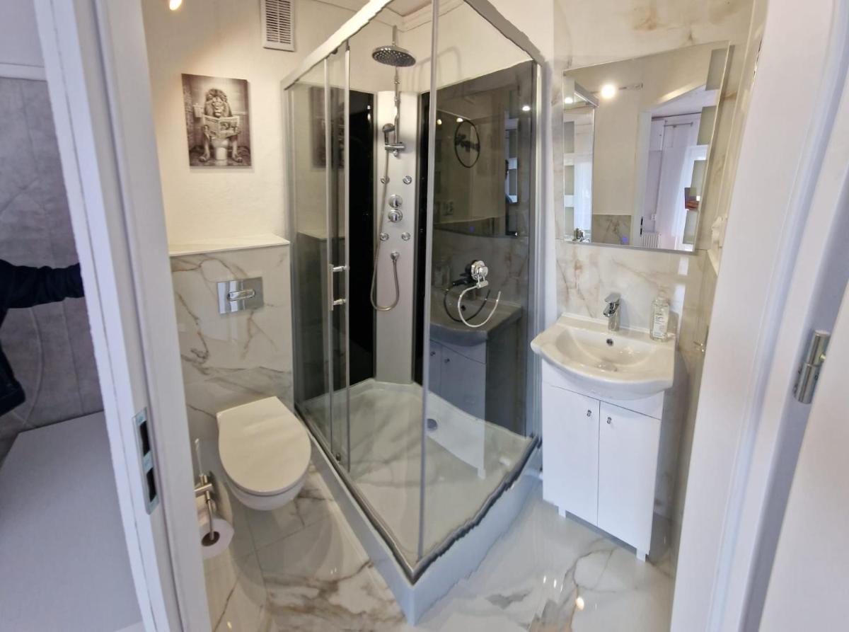 Hotel Konty Self-Service - Housity