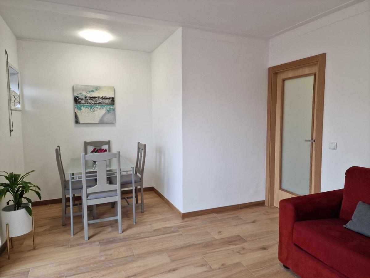 Cozy Apartment with Terrace, Air Cond, Free Parking - Housity