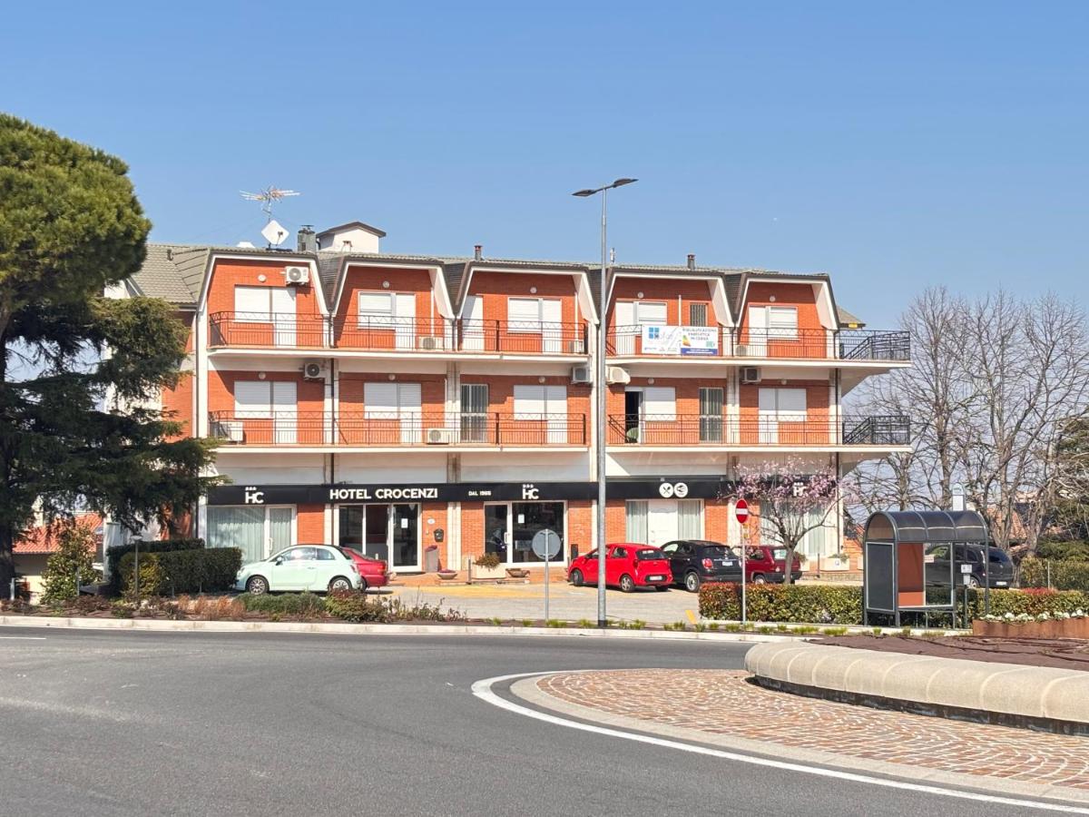 Hotel Crocenzi - Housity