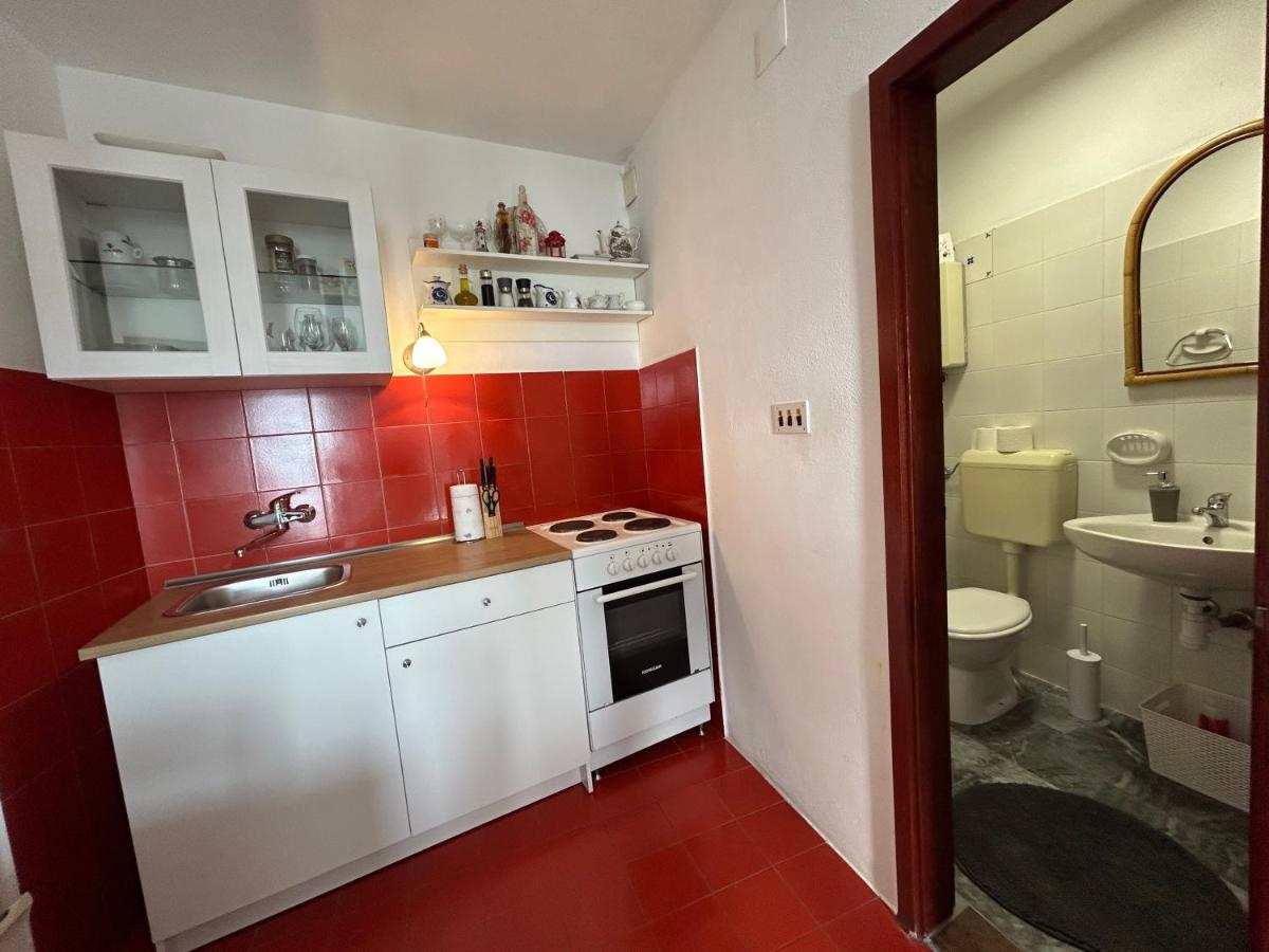 Seafront Studio Apartment+Balcony - Housity