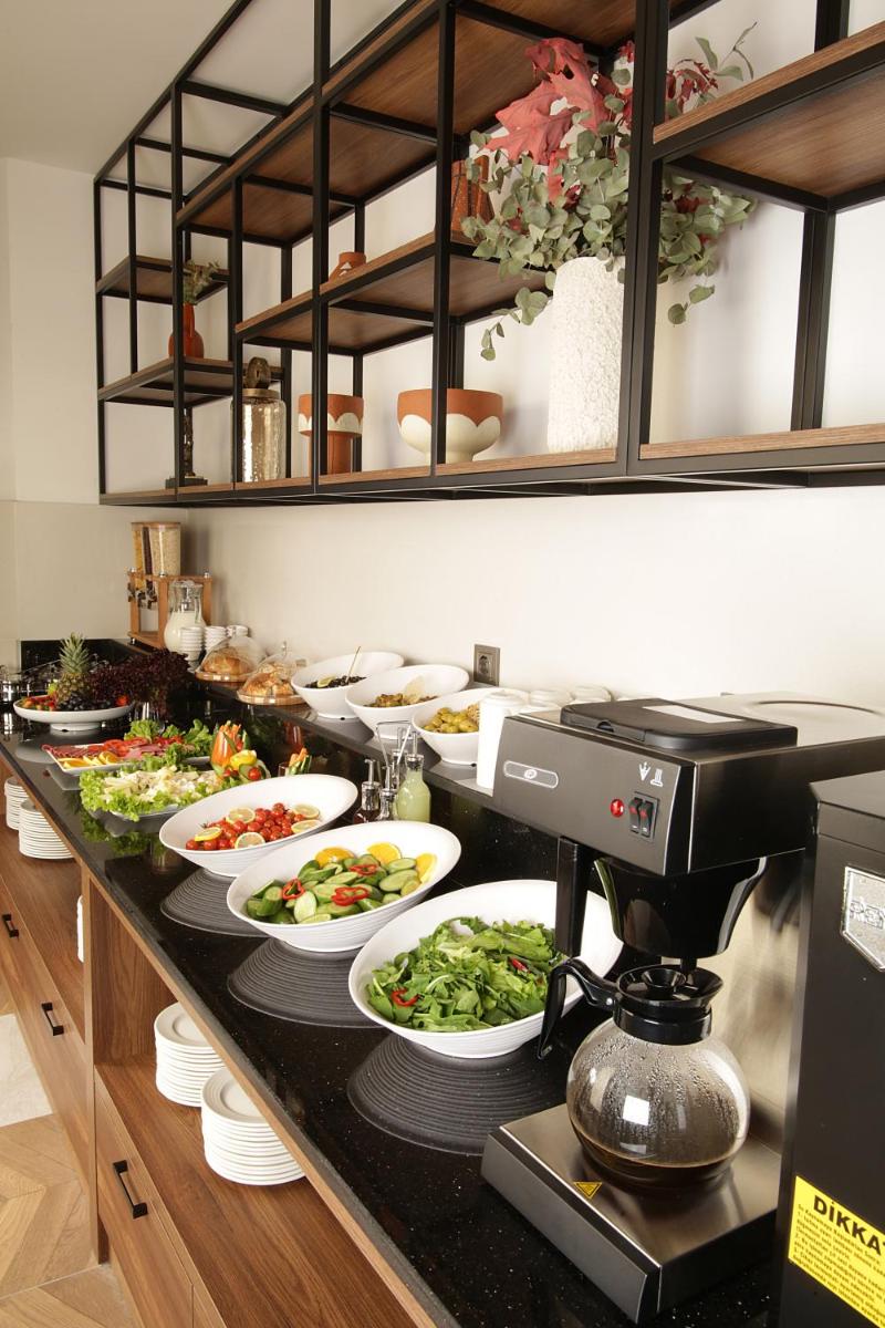 Tress Hotel - Housity