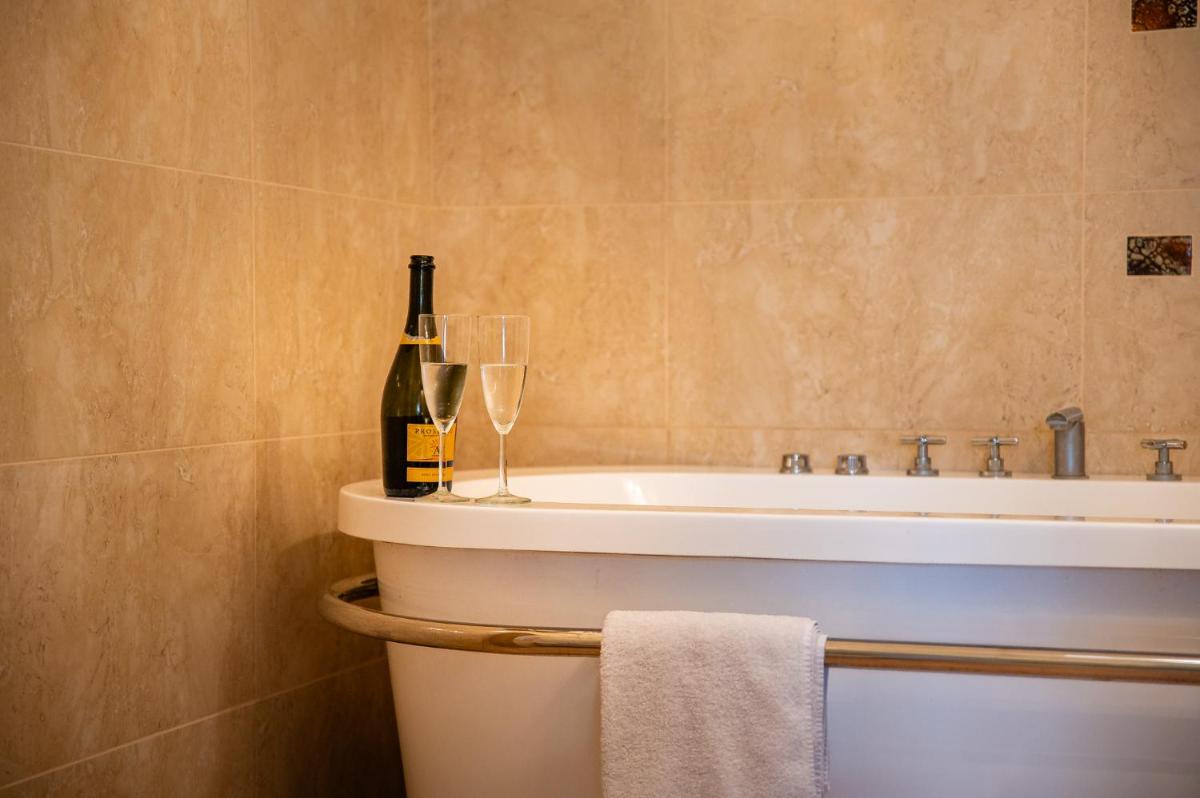 Hotel Alta - Housity