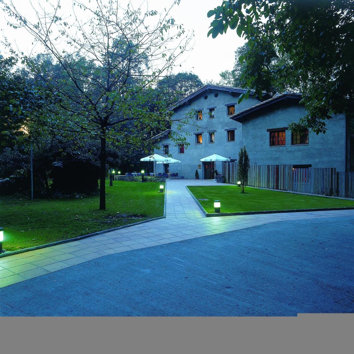 Hotel Can Blanc - Housity